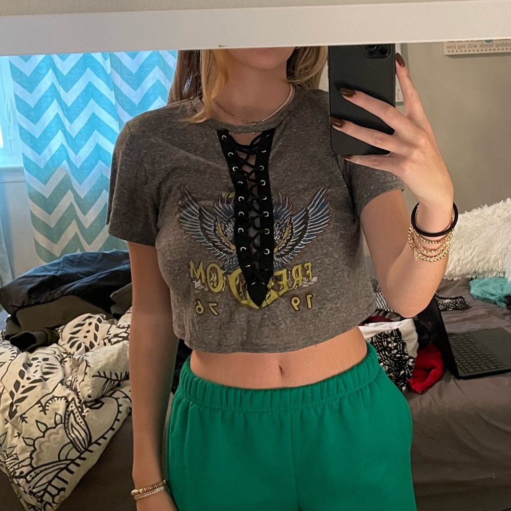 Grey graphic cropped tee